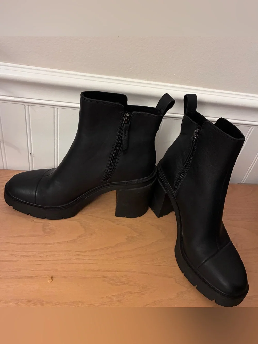 Toms Women's Leather Rya Lug Sole Block Heel Platform Booties Size 9